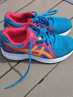 ASICS Kids Red And Blue Sneakers with Yellow Accents Size 3.5